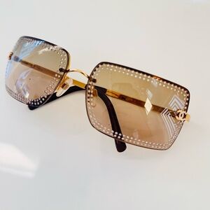 EXTREMELY RARE ✨ Vintage Chanel Swarovski golden rimless sunglasses